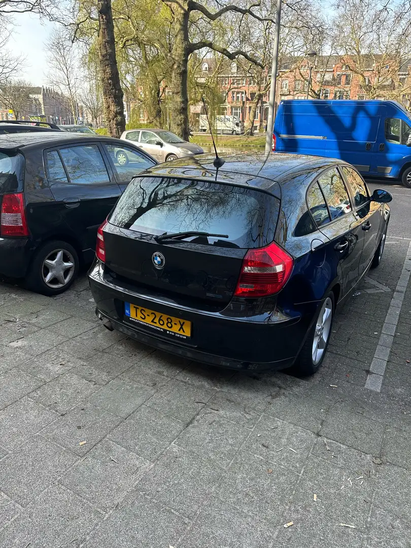BMW 118 118i Executive Zwart - 2