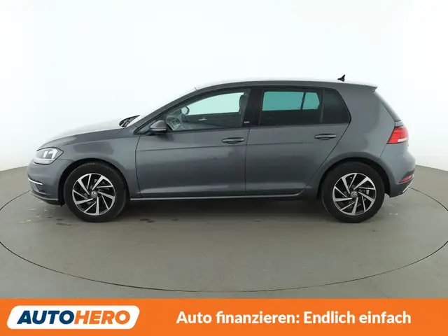 Volkswagen Golf view 3