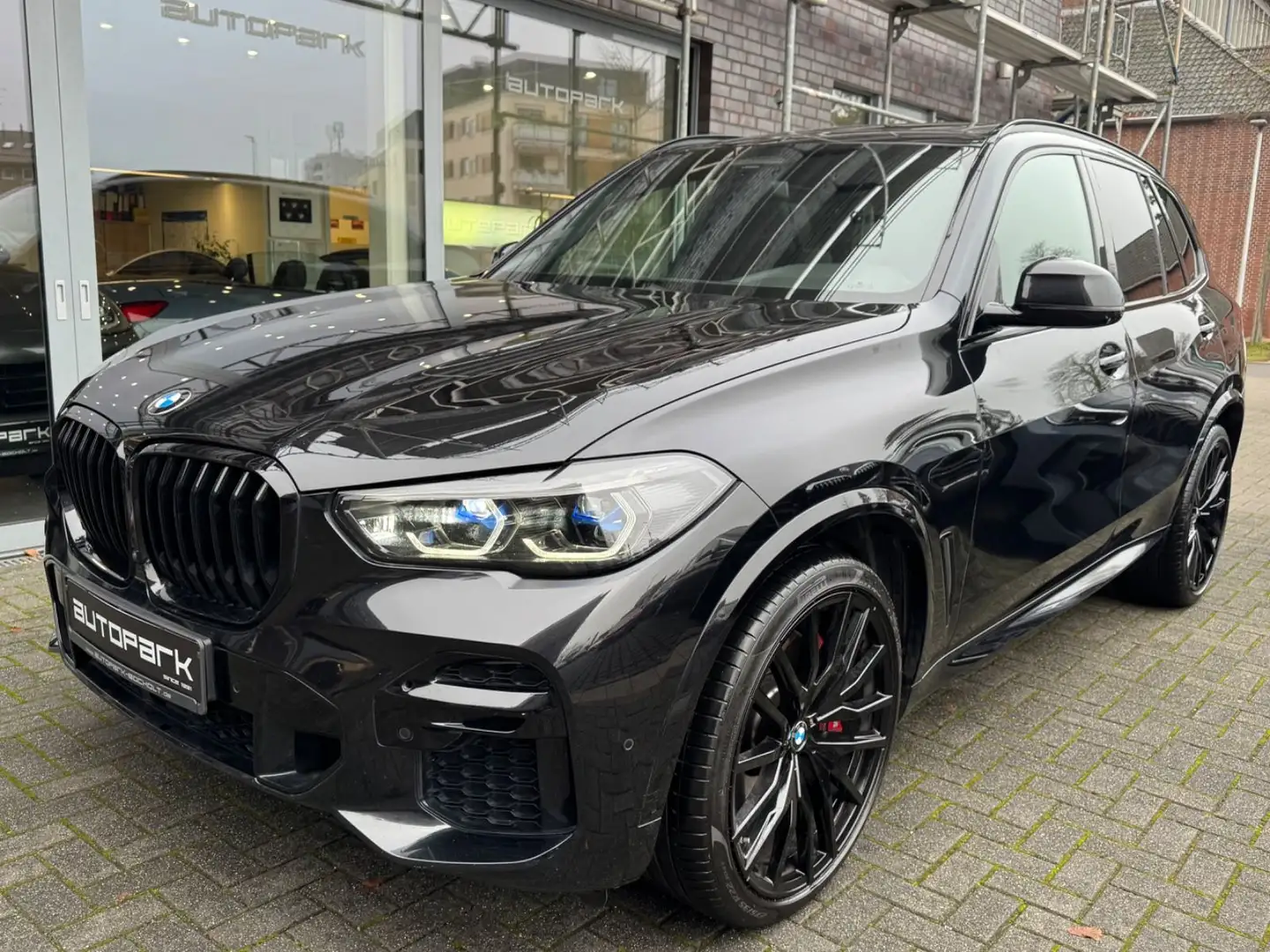 BMW X5 M i PANO B&W Sitzbelüft. LASER STDHZ 360°22" Negro - 1