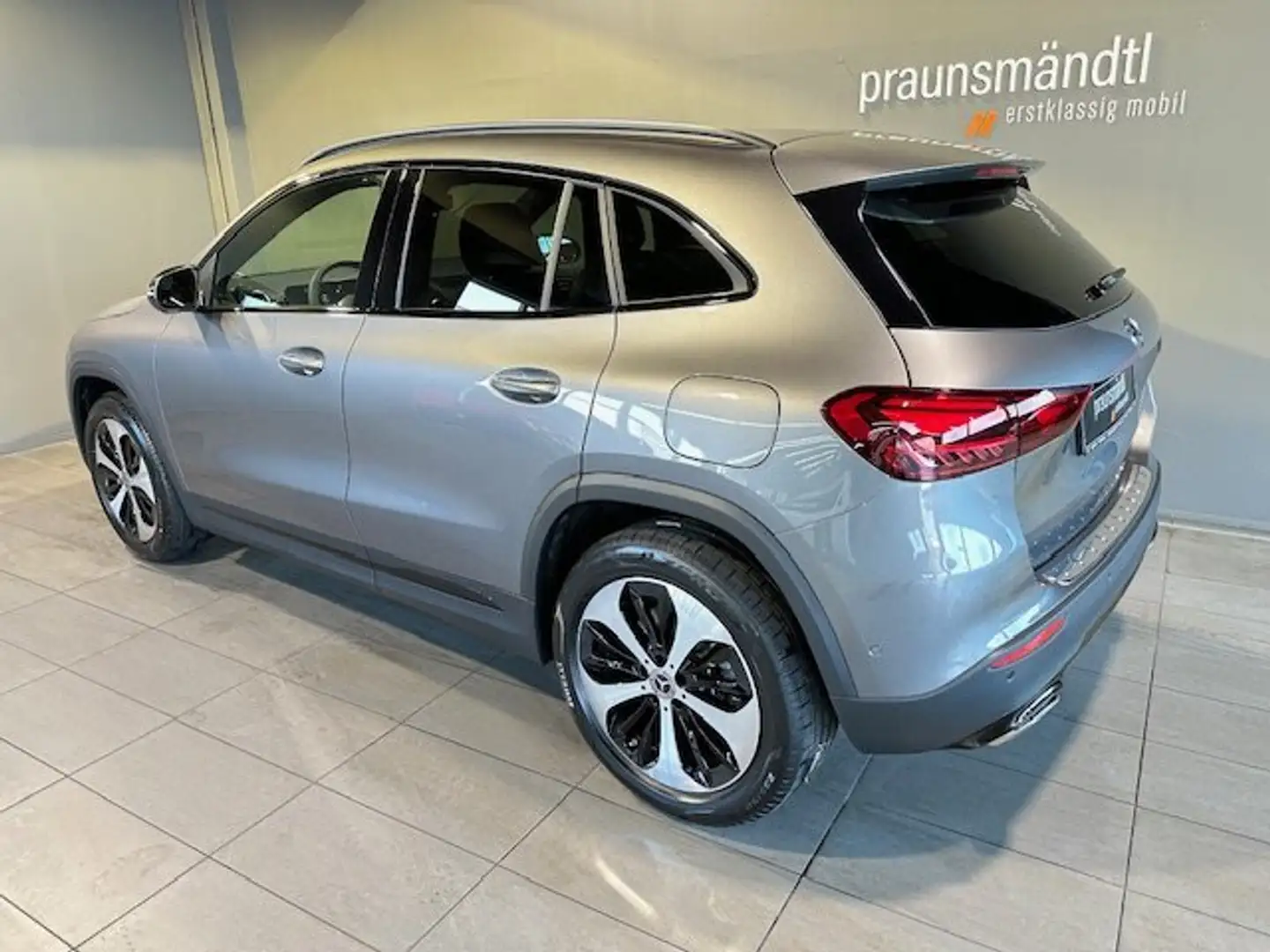 Mercedes-Benz GLA 220 d 4M Progressive Night AHK/LED/Tot/elHek Grau - 2
