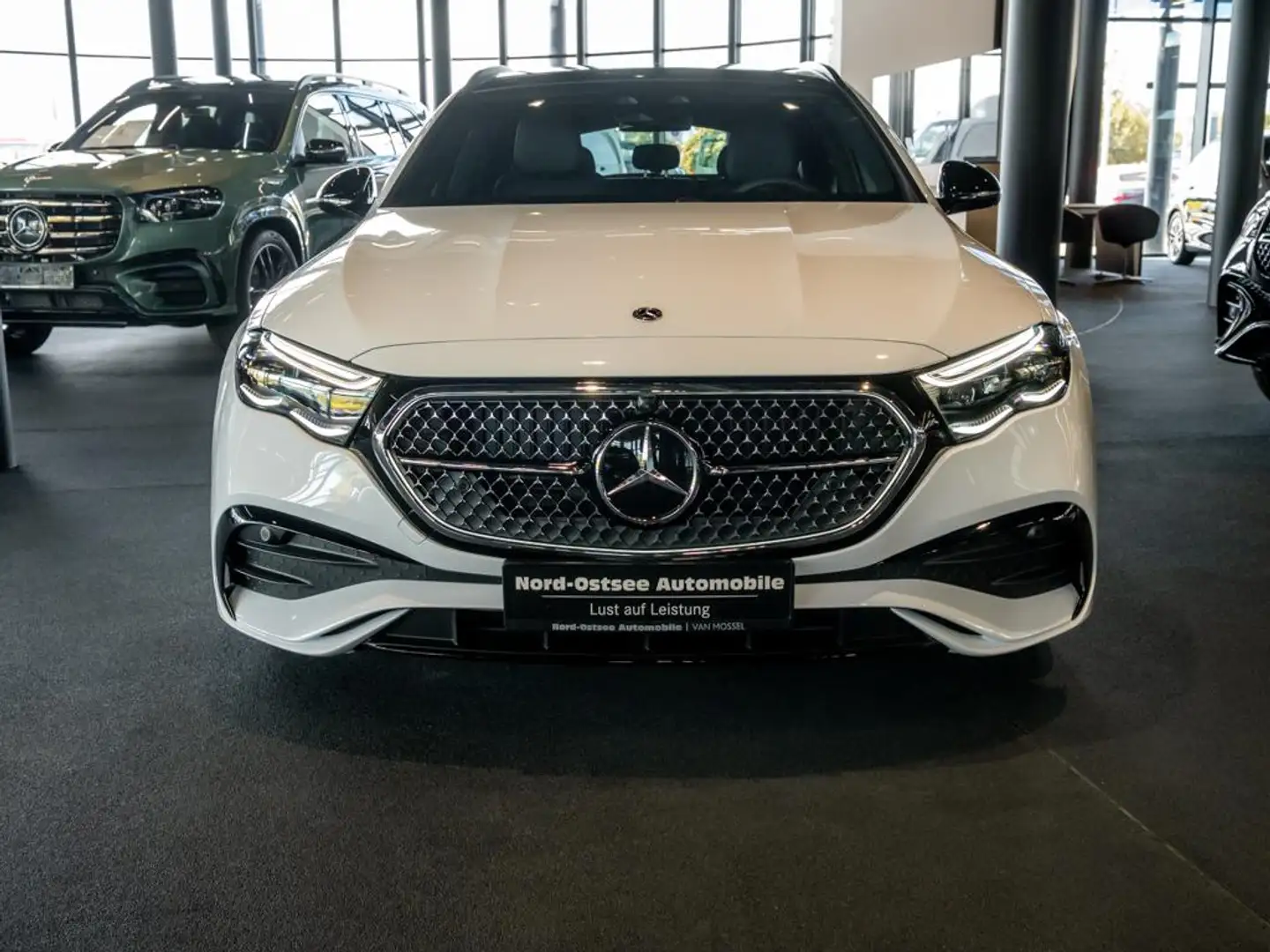 Mercedes-Benz E 450 d 4m T AMGNIGHT PANO AHK HUD STANDHZG 20-Z Blanc - 2