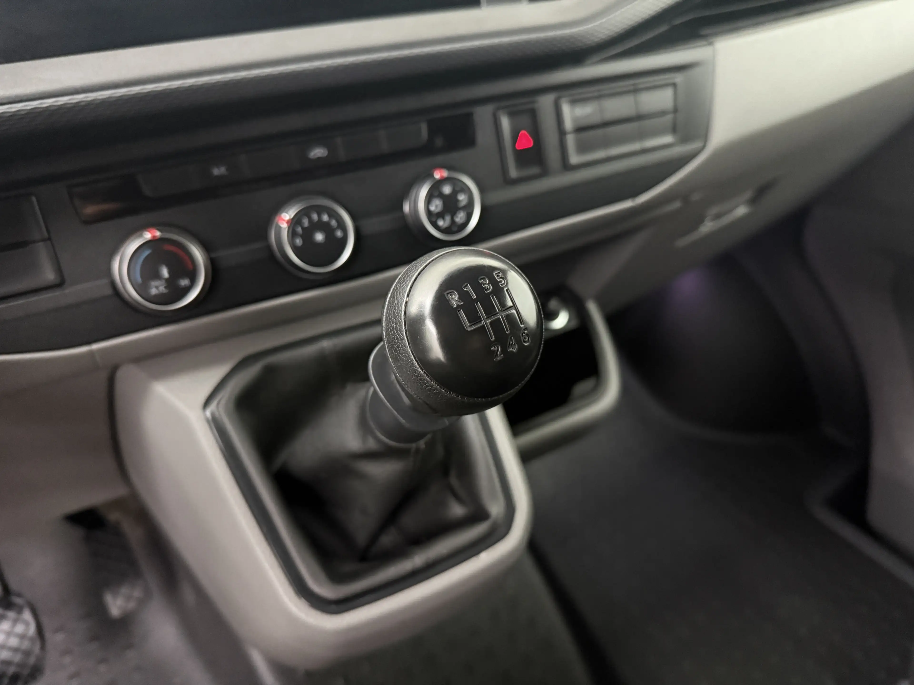 Volkswagen Transporter 2.0TDi 150PK Lang Achterdeuren | Led | Navigatie | — photo 15