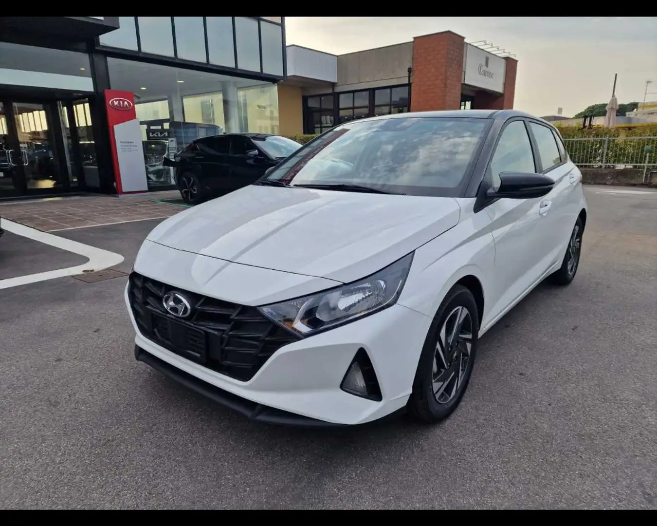 Hyundai i20 1.2 mpi Connectline Alb - 2