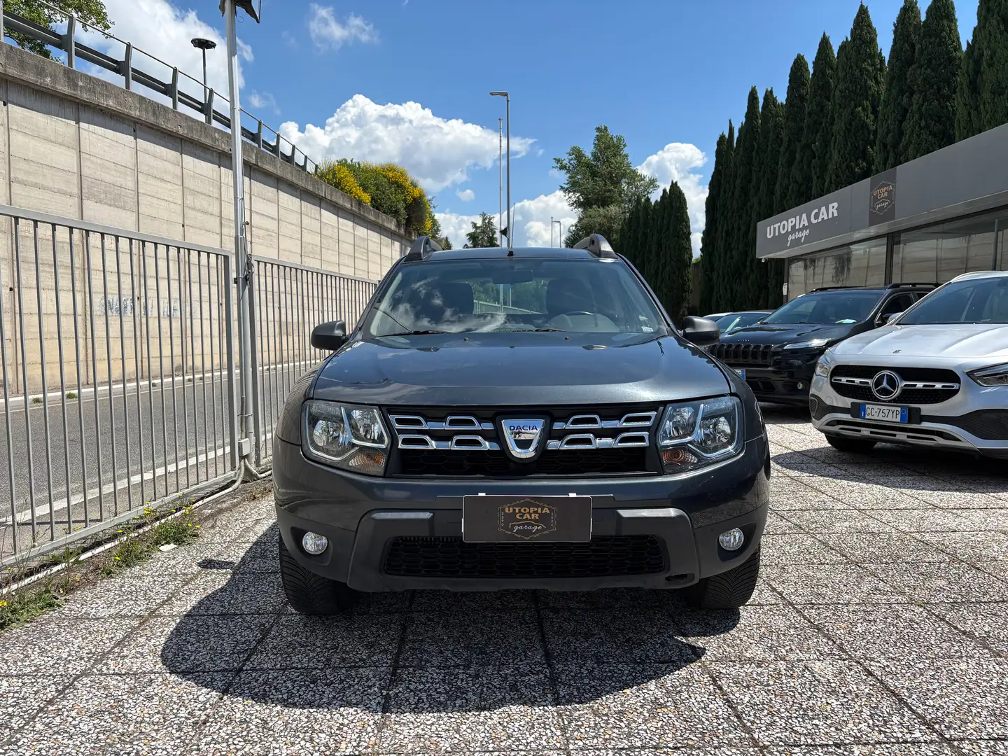 Dacia Duster Duster 1.5 dci Laureate 4x2 110cv Neopatentati Gris - 2