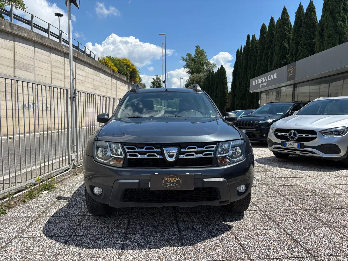 Dacia Duster Duster 1.5 dci Laureate 4x2 110cv Neopatentati Gris - 1
