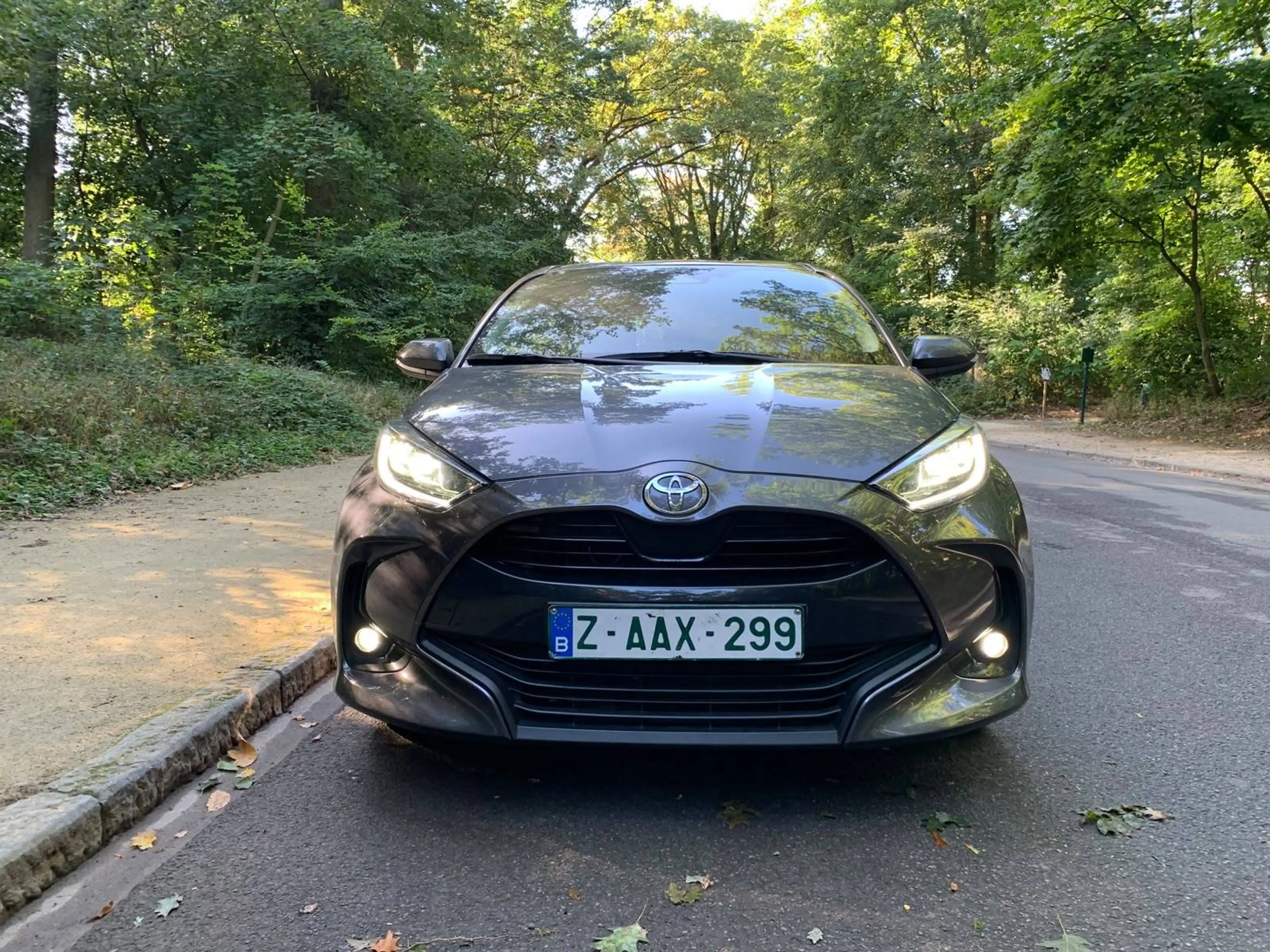 Toyota Yaris Yaris HEV Fintion Iconic — photo 3