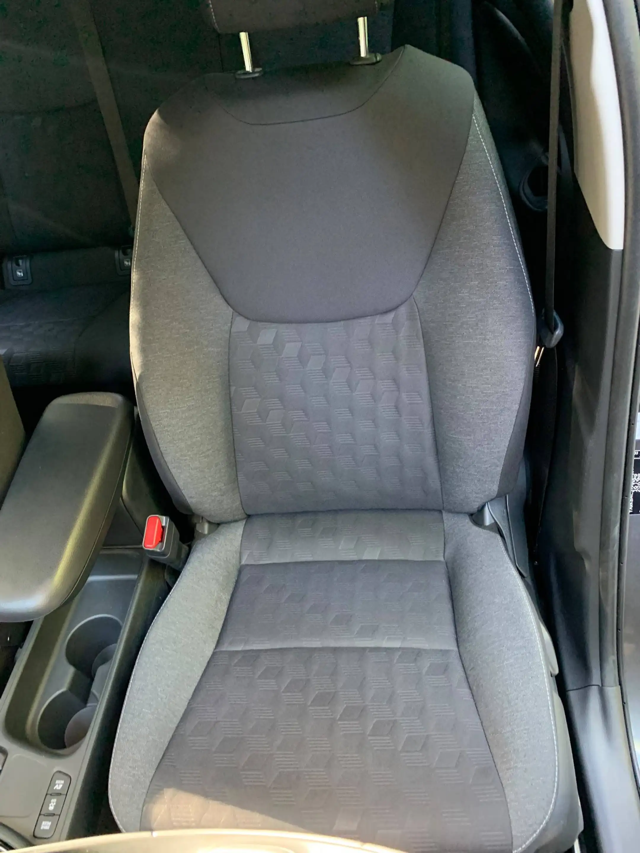 Toyota Yaris Yaris HEV Fintion Iconic — photo 14
