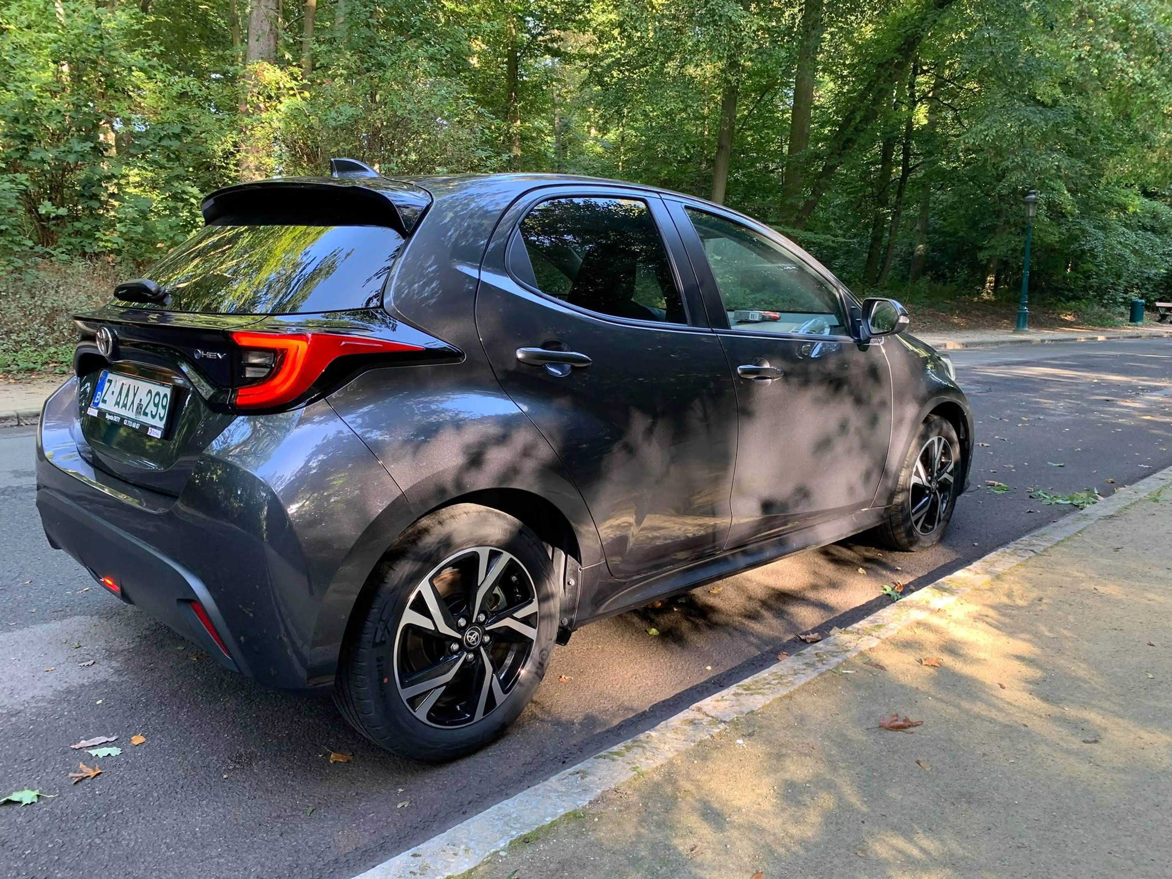 Toyota Yaris Yaris HEV Fintion Iconic — photo 7