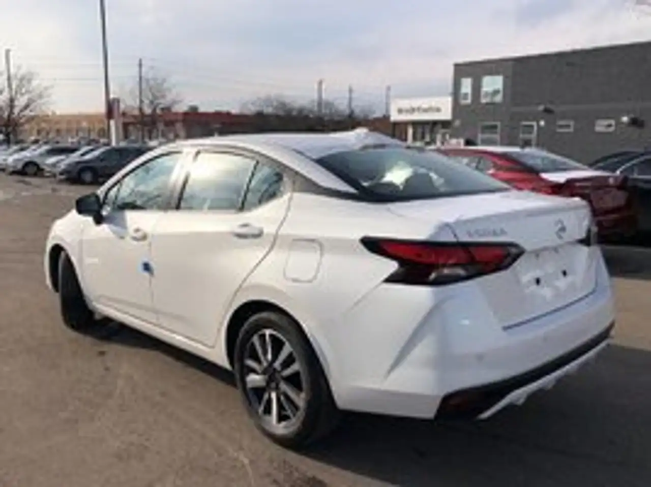 Nissan Versa снимка Nissan Versa