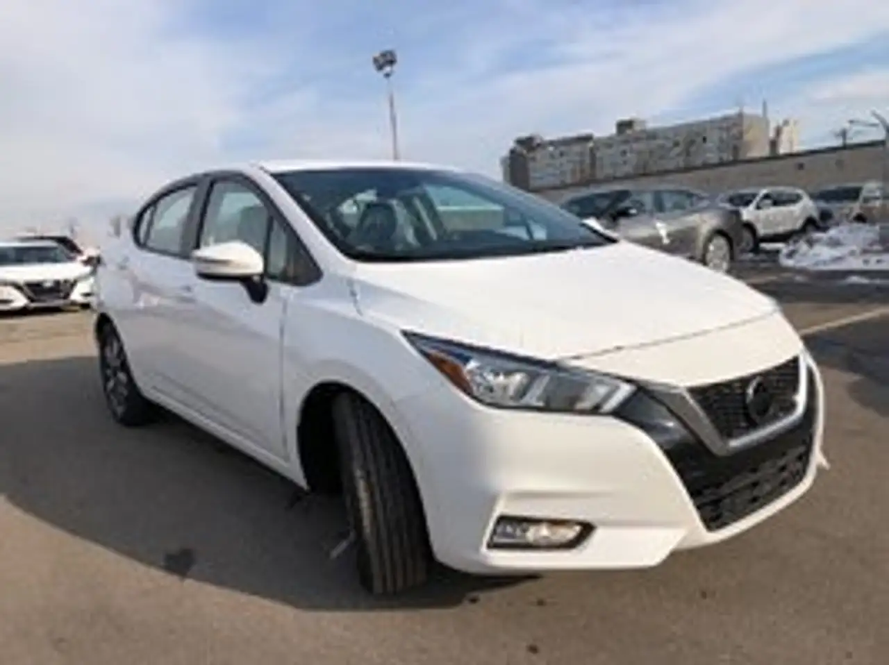 Nissan Versa снимка Nissan Versa