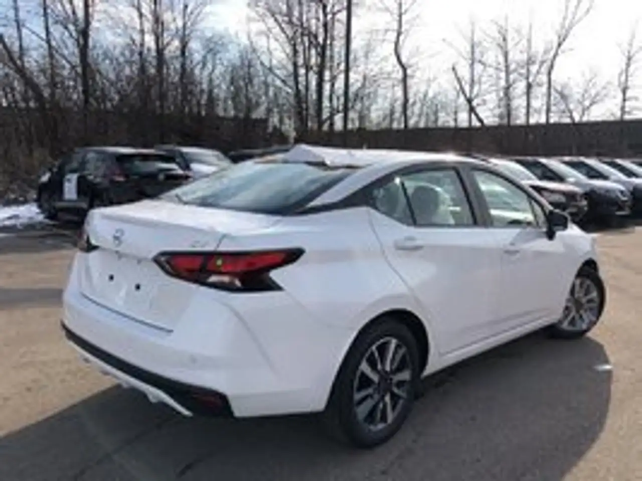 Nissan Versa снимка Nissan Versa