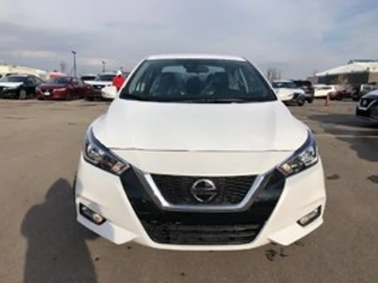 Nissan Versa снимка Nissan Versa