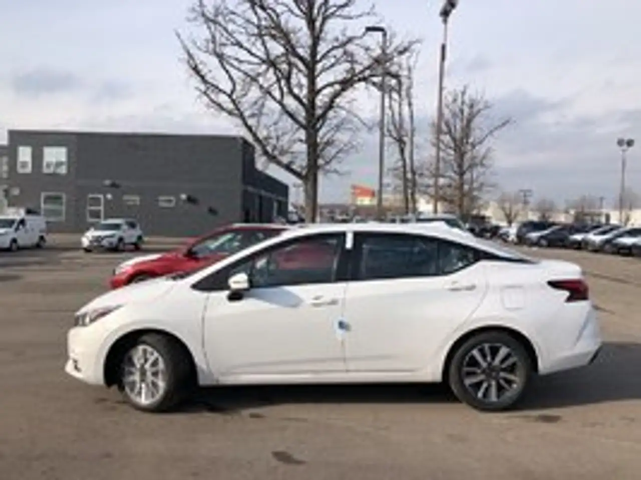 Nissan Versa снимка Nissan Versa