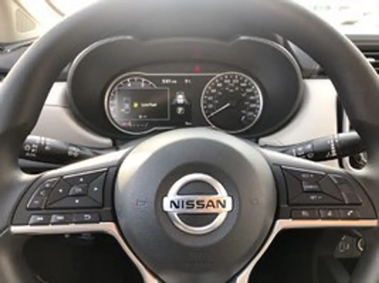 Nissan Versa снимка Nissan Versa