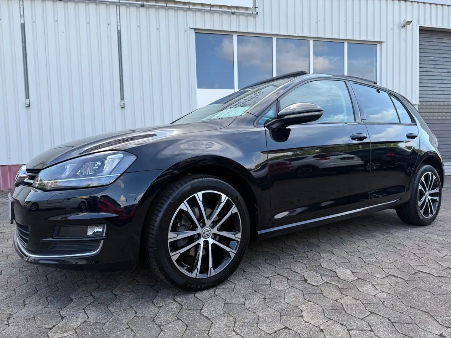 Volkswagen Golf 1,2 TSI 81kW Allstar 7-DSG/LED/PANO/NAVI Schwarz - 2