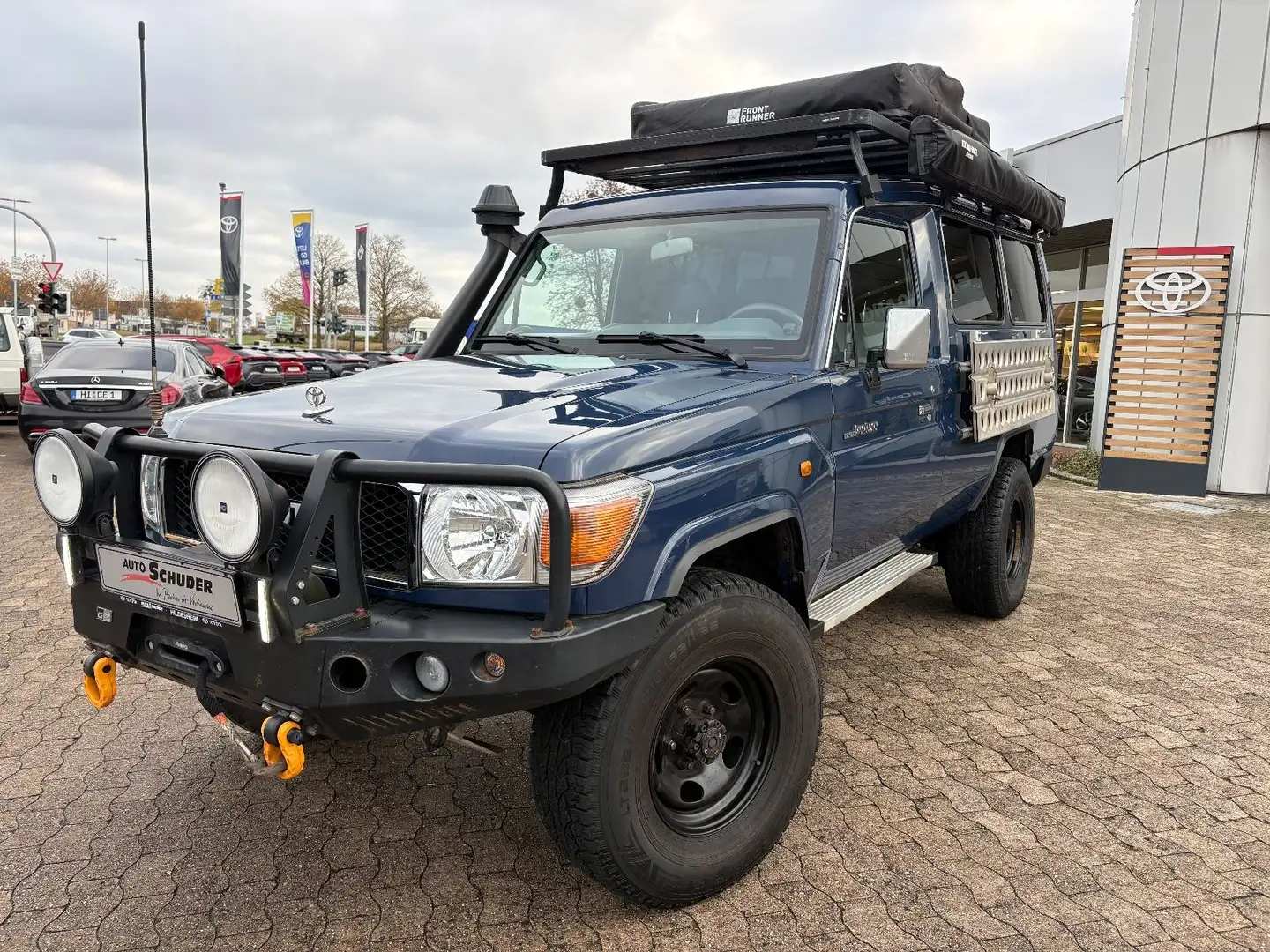 Toyota Land Cruiser GRJ78 Buschtaxi Blau - 1