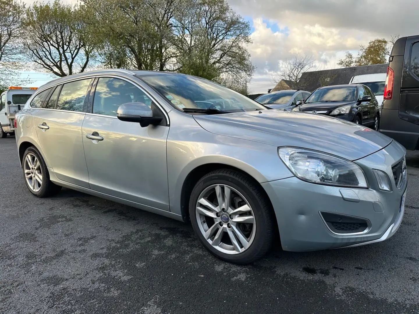 Volvo V60 D5 215 ch AWD Momentum Geartronic A Gris - 2