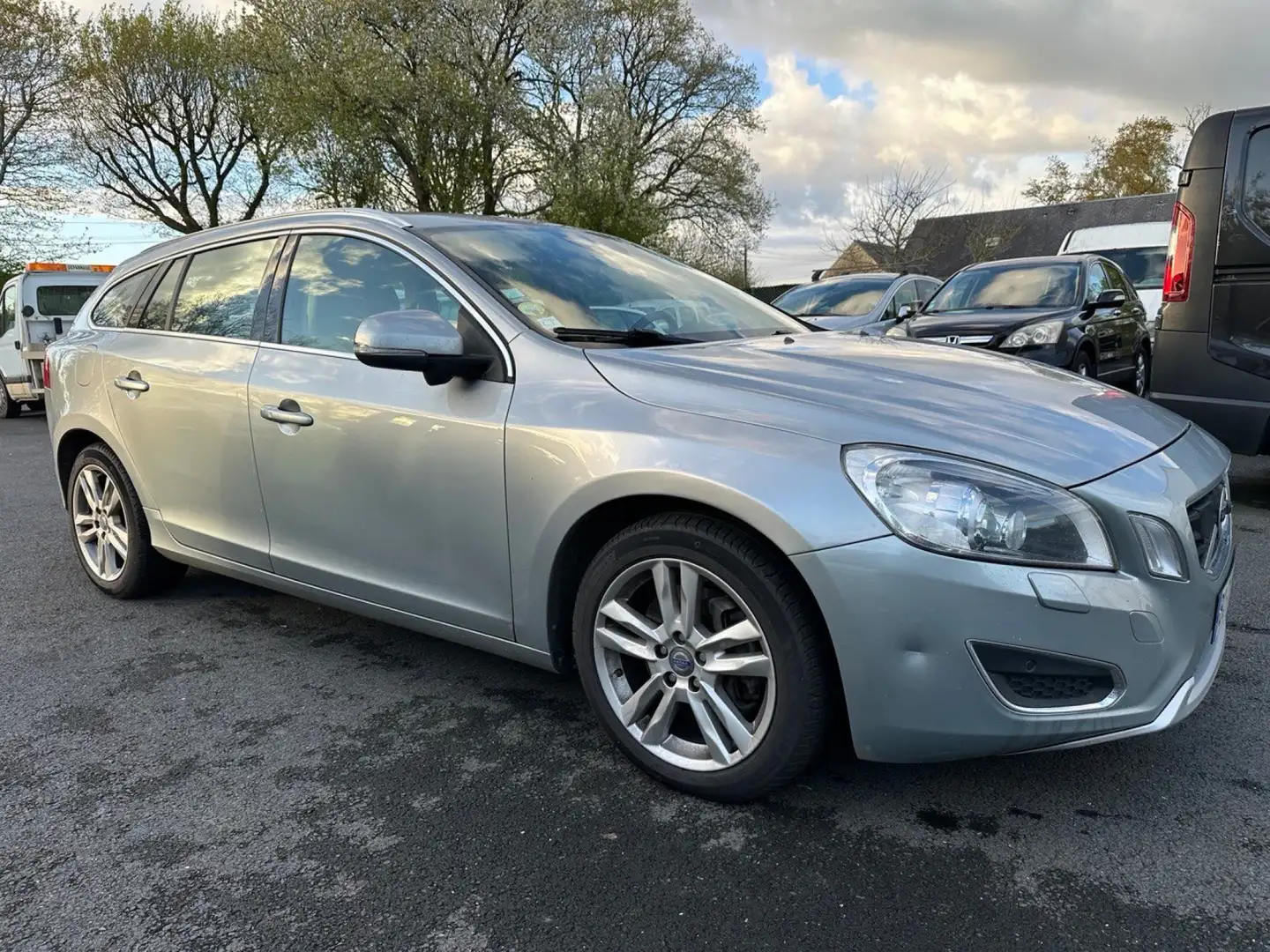 Volvo V60 D5 215 ch AWD Momentum Geartronic A Grau - 2