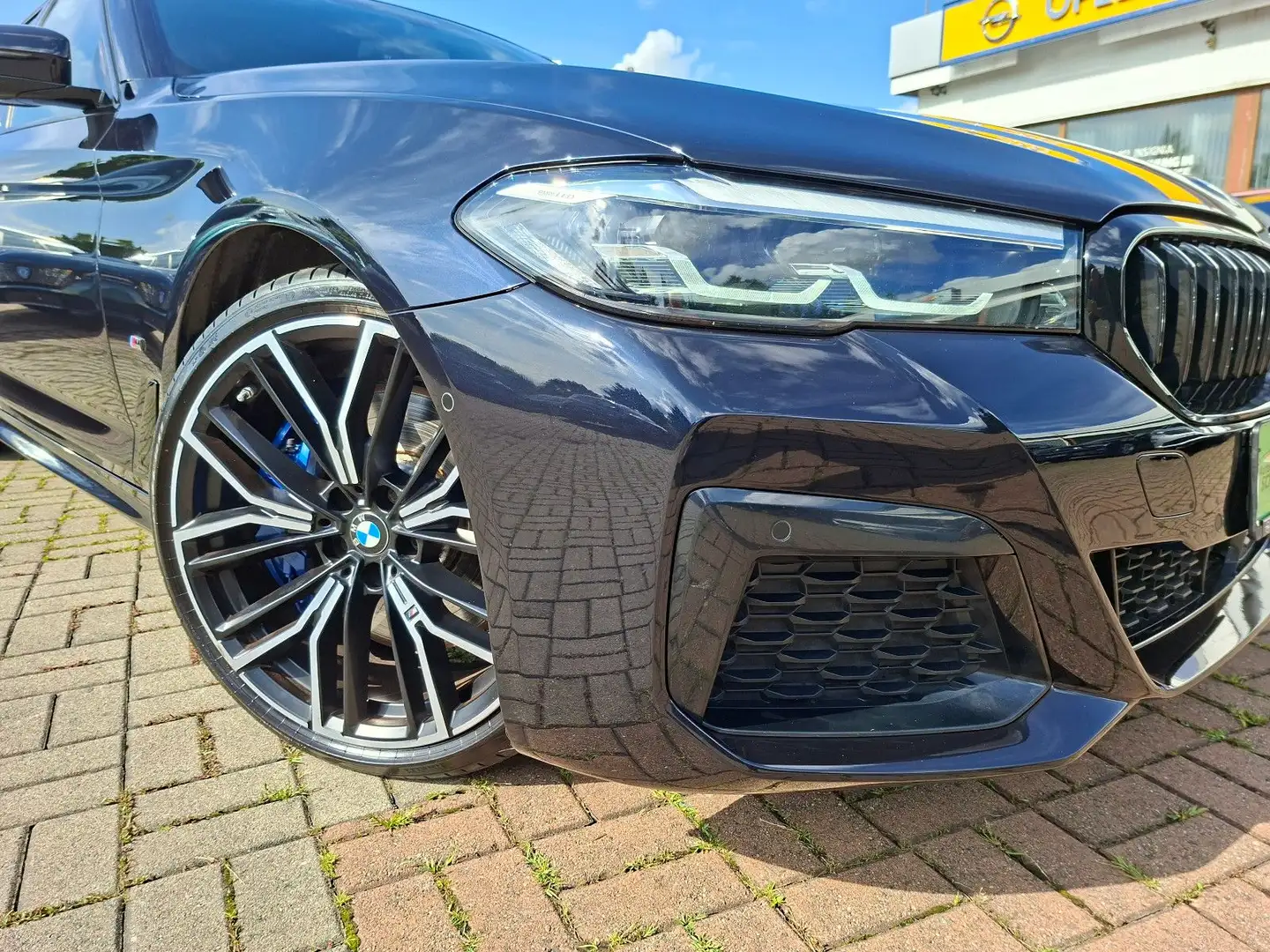 BMW 530 d xDrive Touring M Sport+HEAD-UP+STD-HEIZ+AHK Schwarz - 2