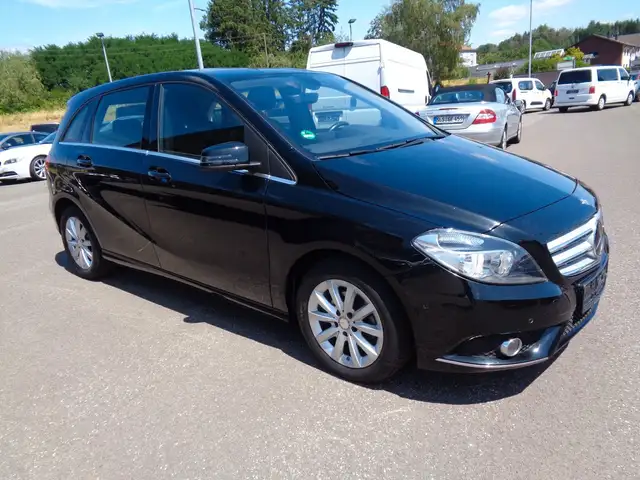 Mercedes-Benz B Class view 3