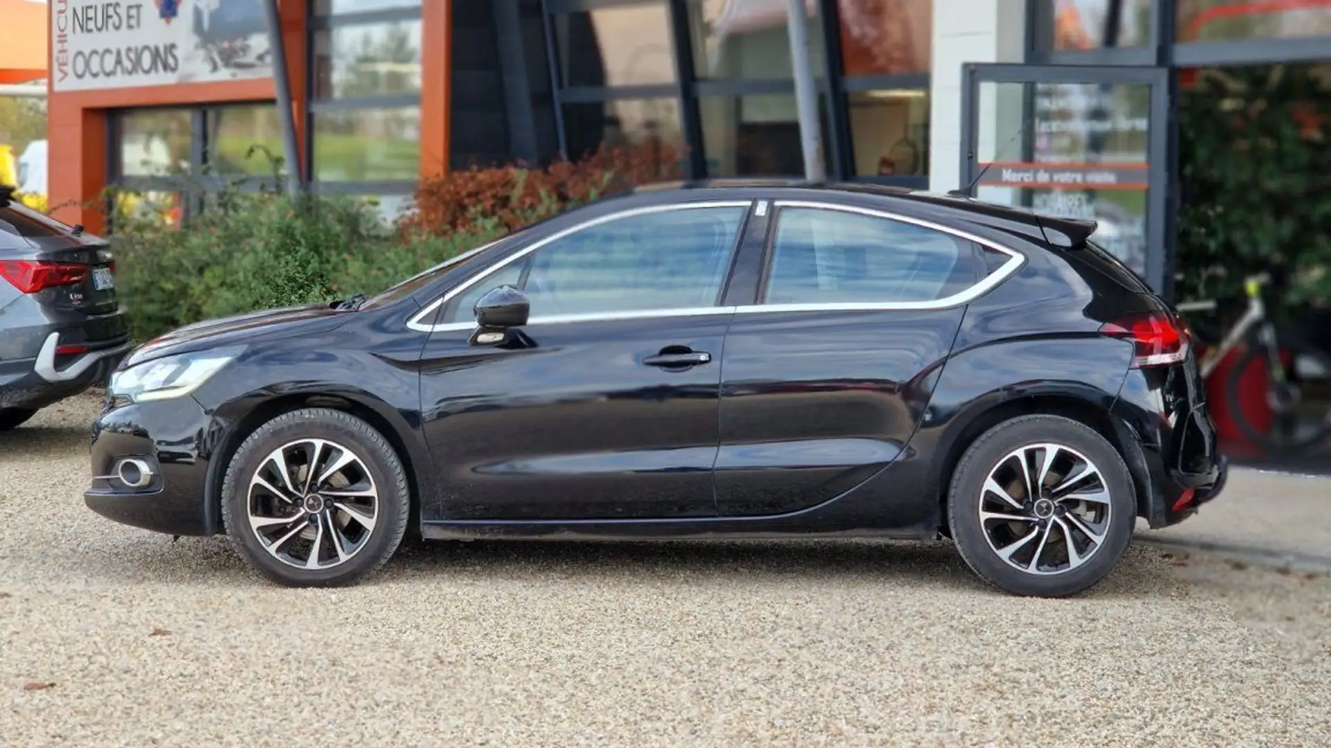 DS Automobiles DS 4 BlueHDi 120 SetS BVM6 So Chic Noir - 2