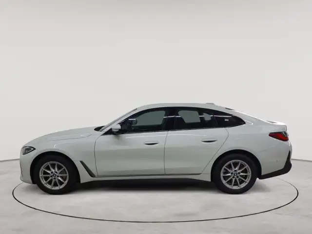 BMW i4 view 6