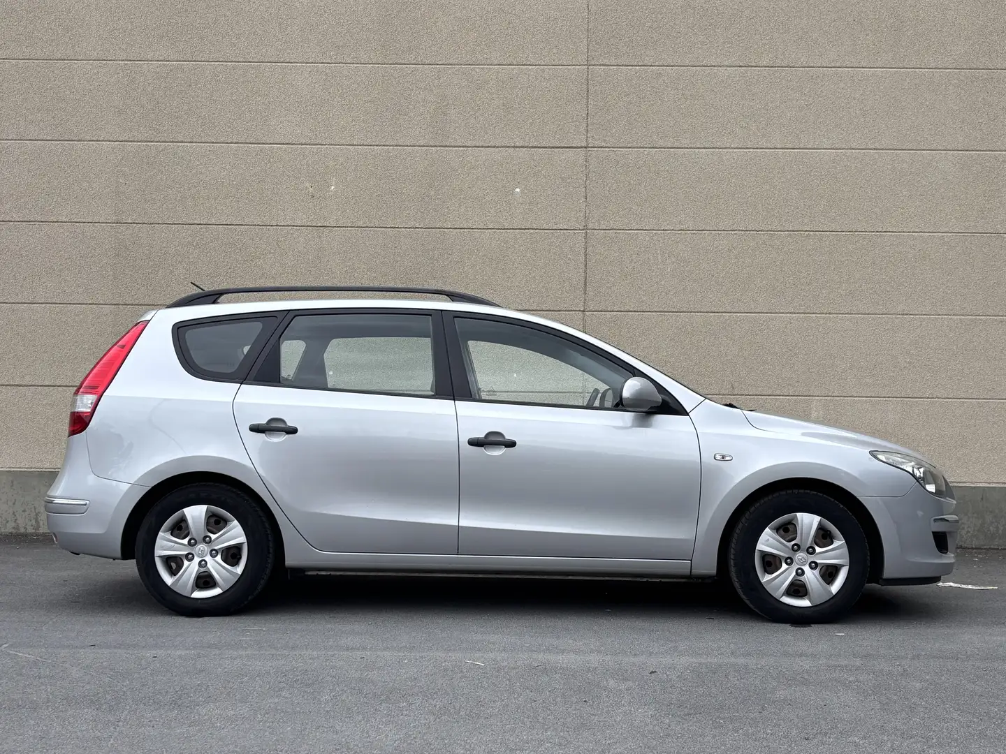 Hyundai i30 SW 1.4i Lounge ISG Argent - 2
