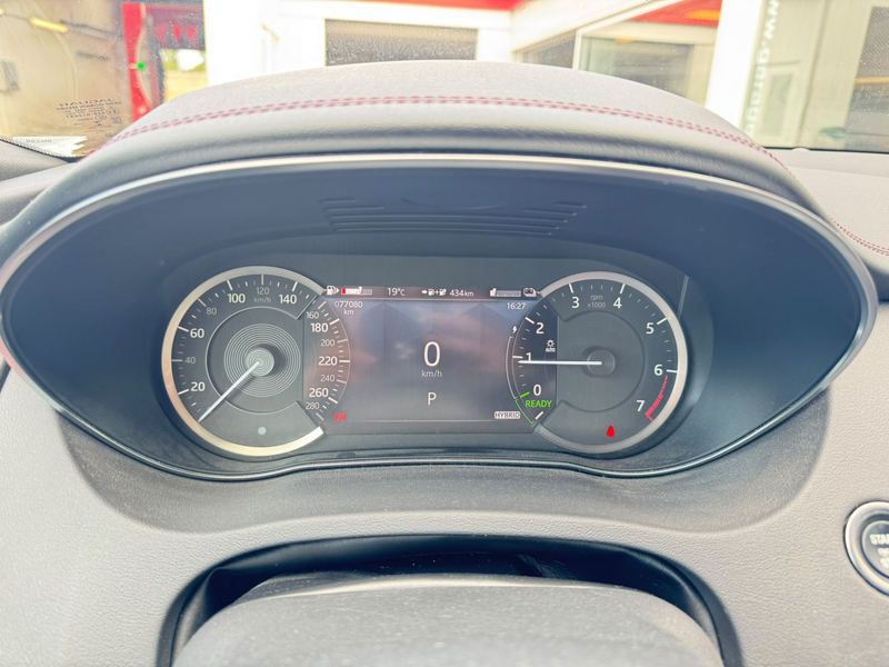 Jaguar E-Pace 1.5 P300e AWD R-Dynamic S — photo 14