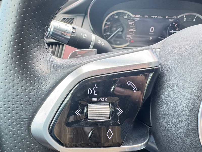 Jaguar E-Pace 1.5 P300e AWD R-Dynamic S — photo 13
