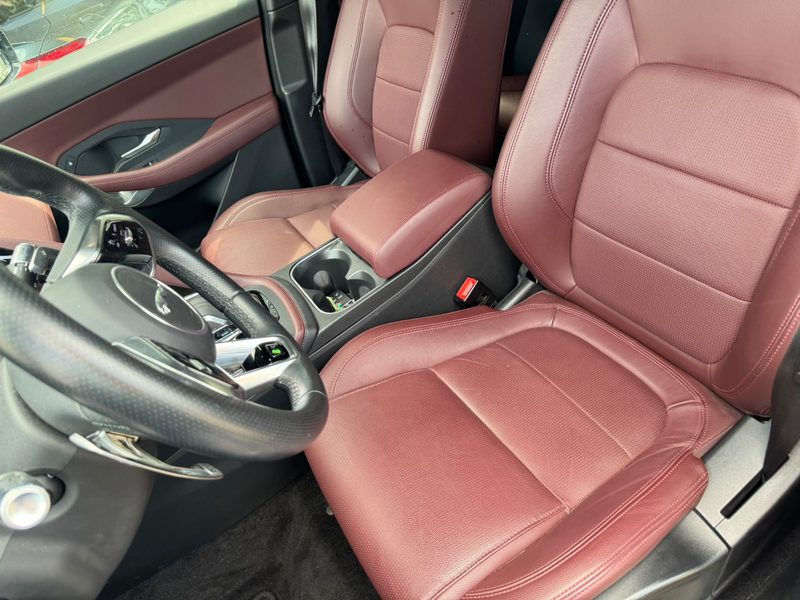 Jaguar E-Pace 1.5 P300e AWD R-Dynamic S — photo 9