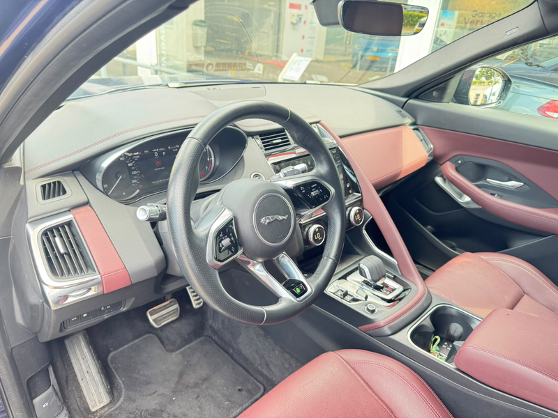 Jaguar E-Pace 1.5 P300e AWD R-Dynamic S — photo 11