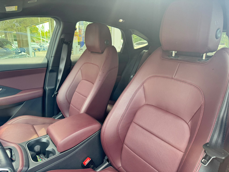 Jaguar E-Pace 1.5 P300e AWD R-Dynamic S — photo 8