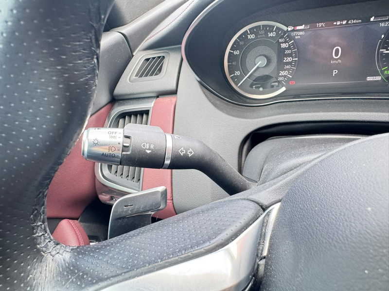 Jaguar E-Pace 1.5 P300e AWD R-Dynamic S — photo 12