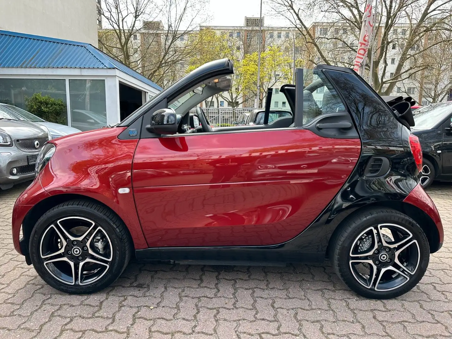 smart forTwo fortwo Cabrio EQ*PRIME*60kW*LEDER*SHZ*KAM*22kW Rot - 2
