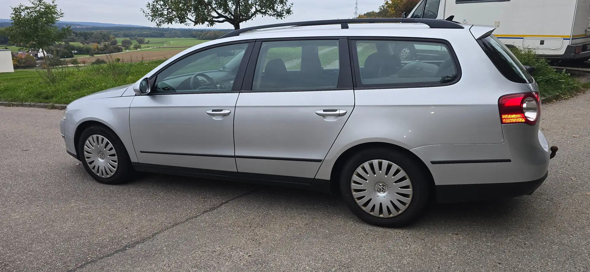 Volkswagen Passat Variant Trendline Grau - 1