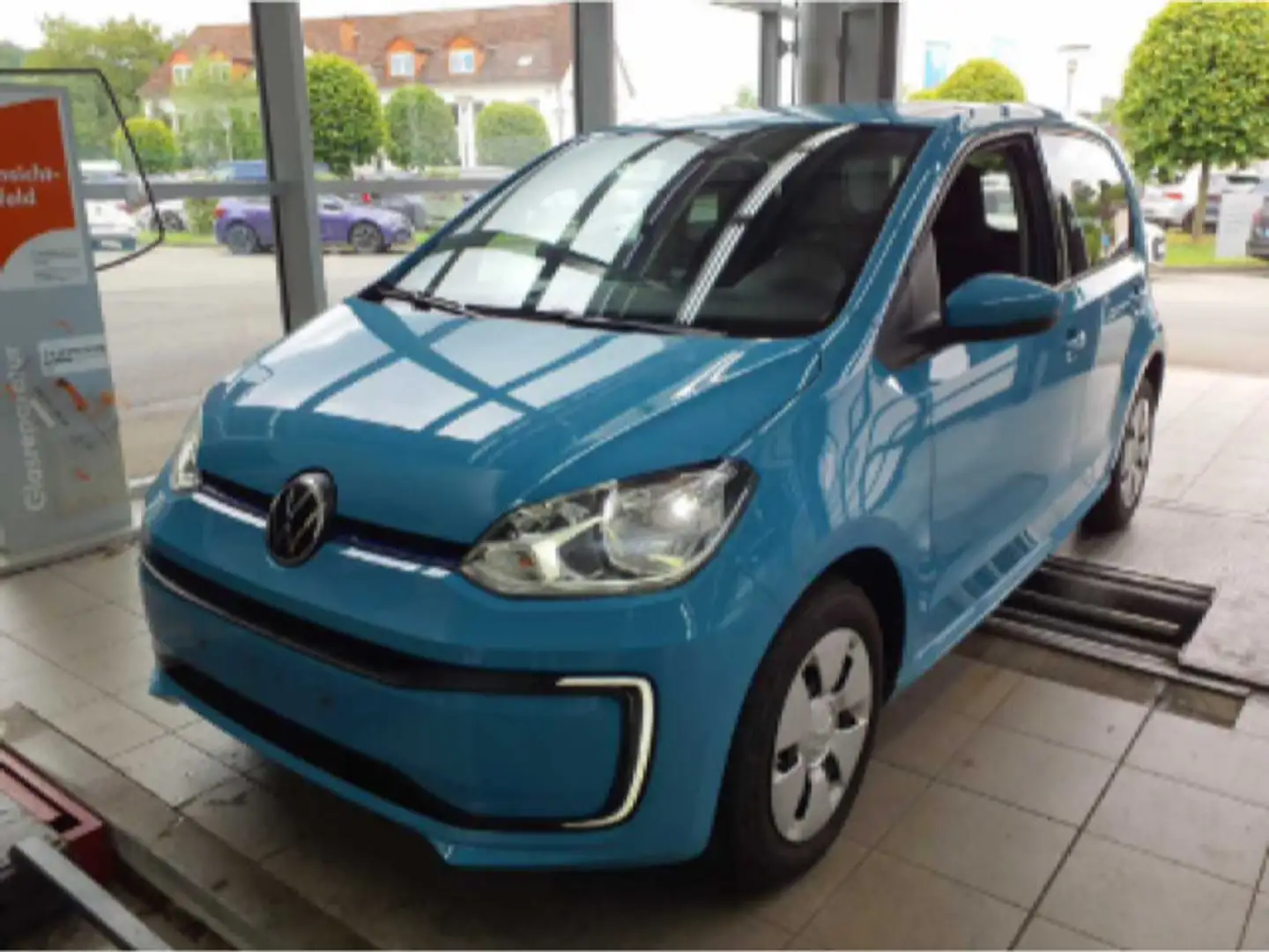 Volkswagen e-up! Max nza Max Rear View CCS Maps + More Blau - 2