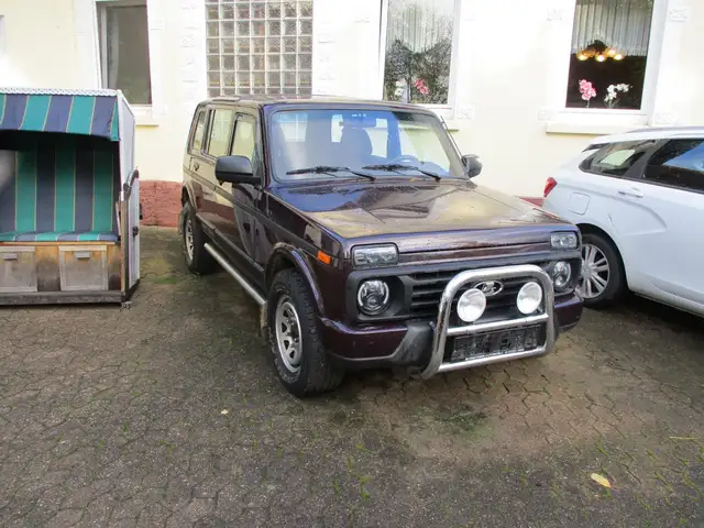 Lada Niva Urban 4x4 mit Maik Sander Hohlraumversiegel