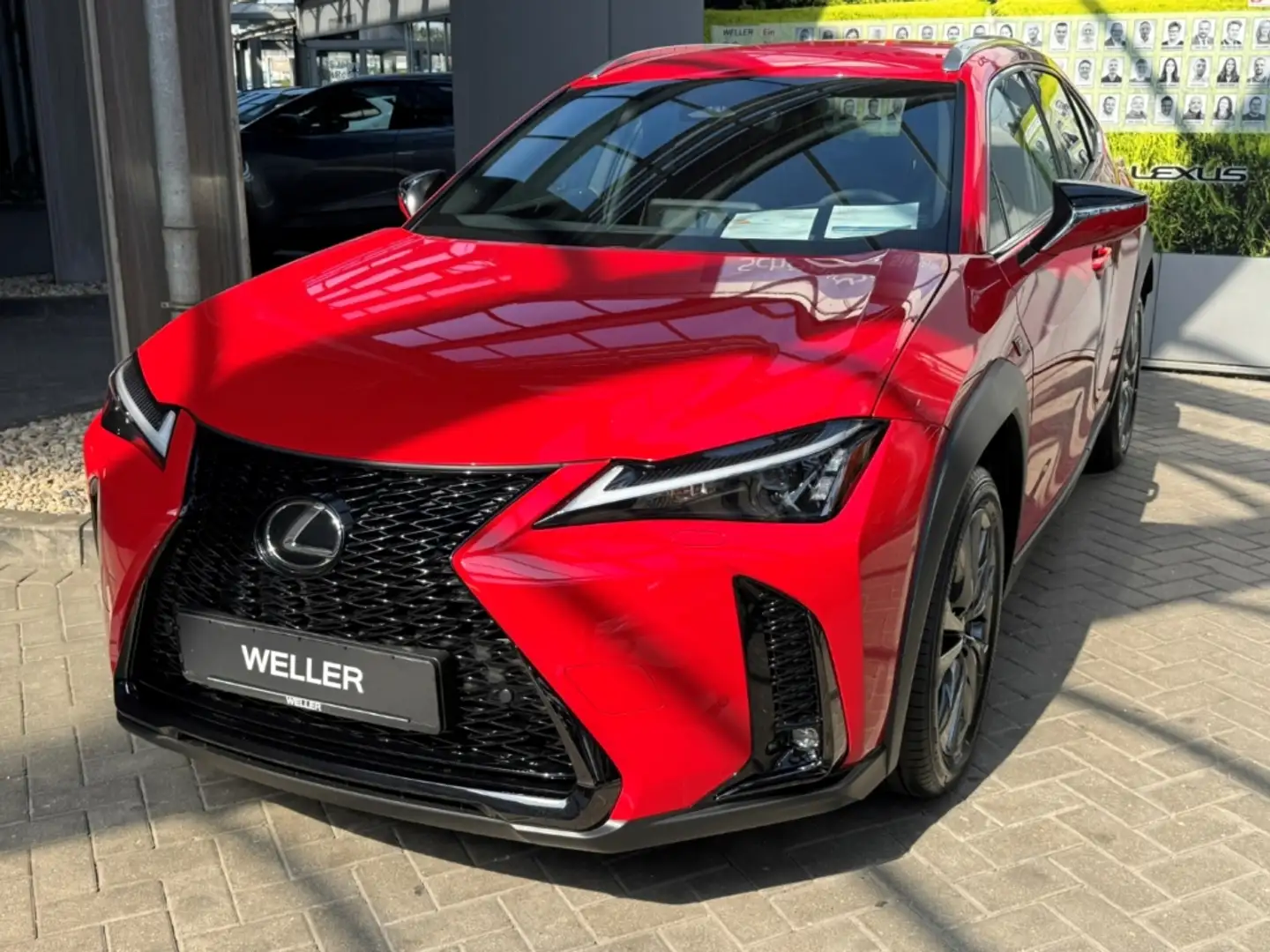 Lexus UX 300h F SPORT Design *Navi*LED*CarPlay*Kamera* Rood - 1