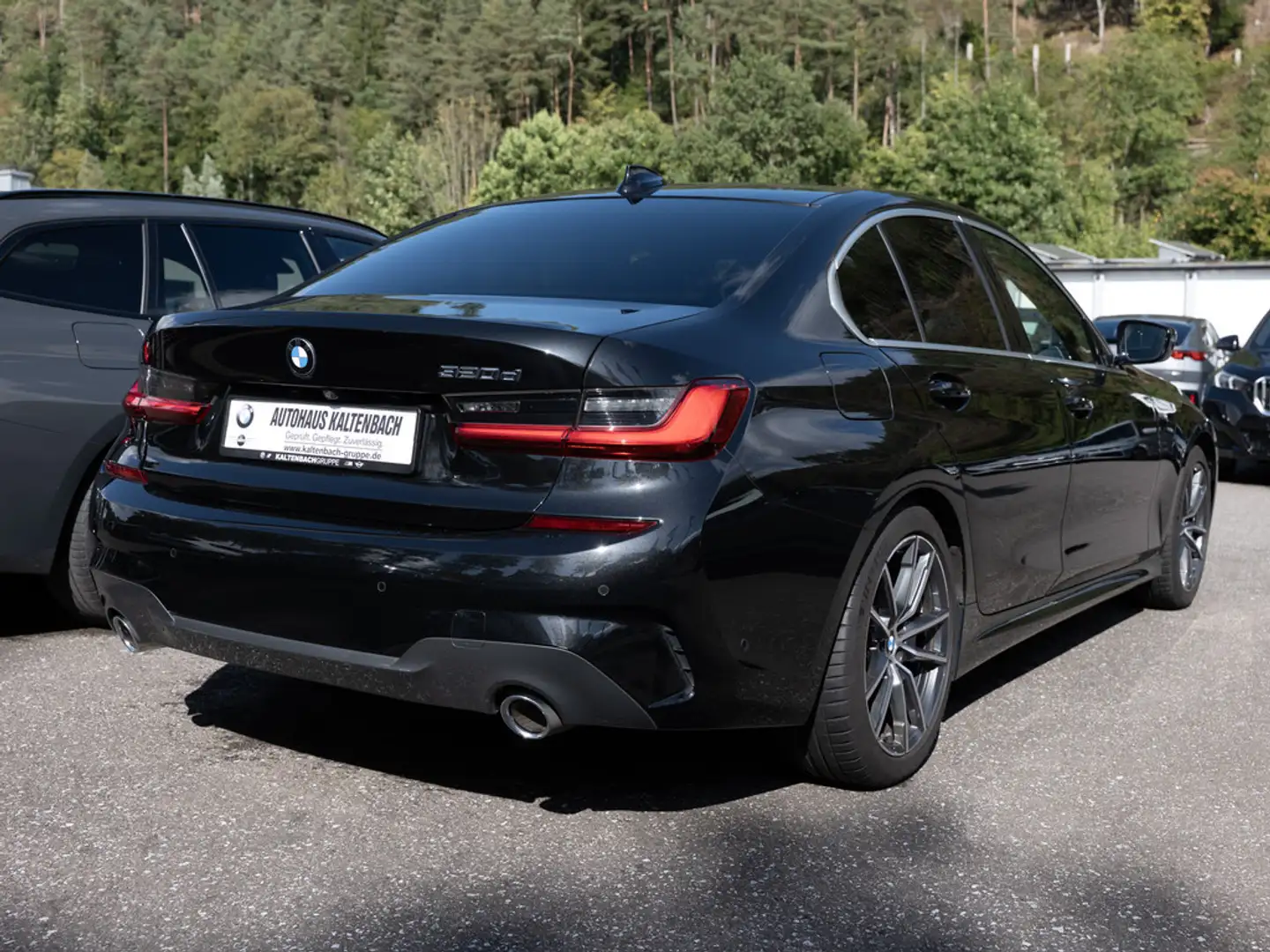 BMW 320 d M-Sport LED ACC W-LAN NAVI KAMERA LEDER Noir - 2
