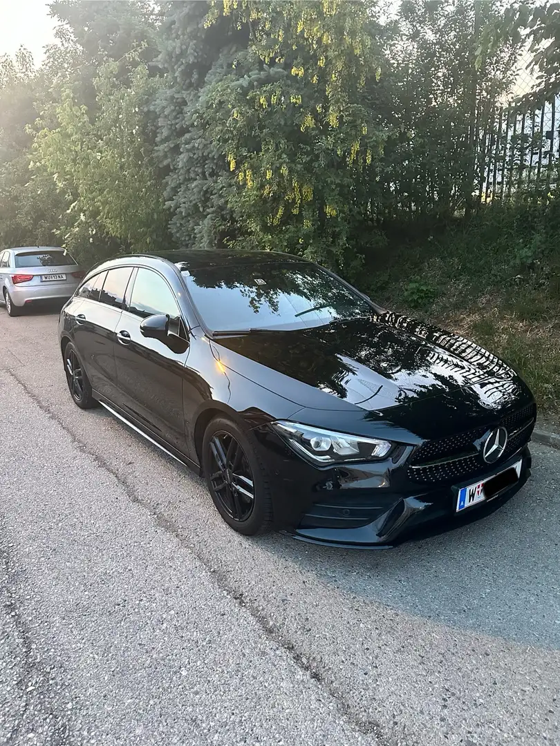 Mercedes-Benz CLA 200 Shooting Brake AMG Line Schwarz - 1