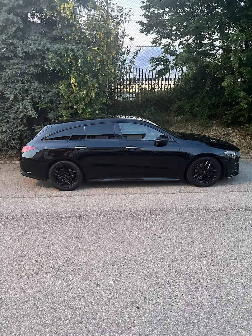 Mercedes-Benz CLA 200 Shooting Brake AMG Line Schwarz - 2