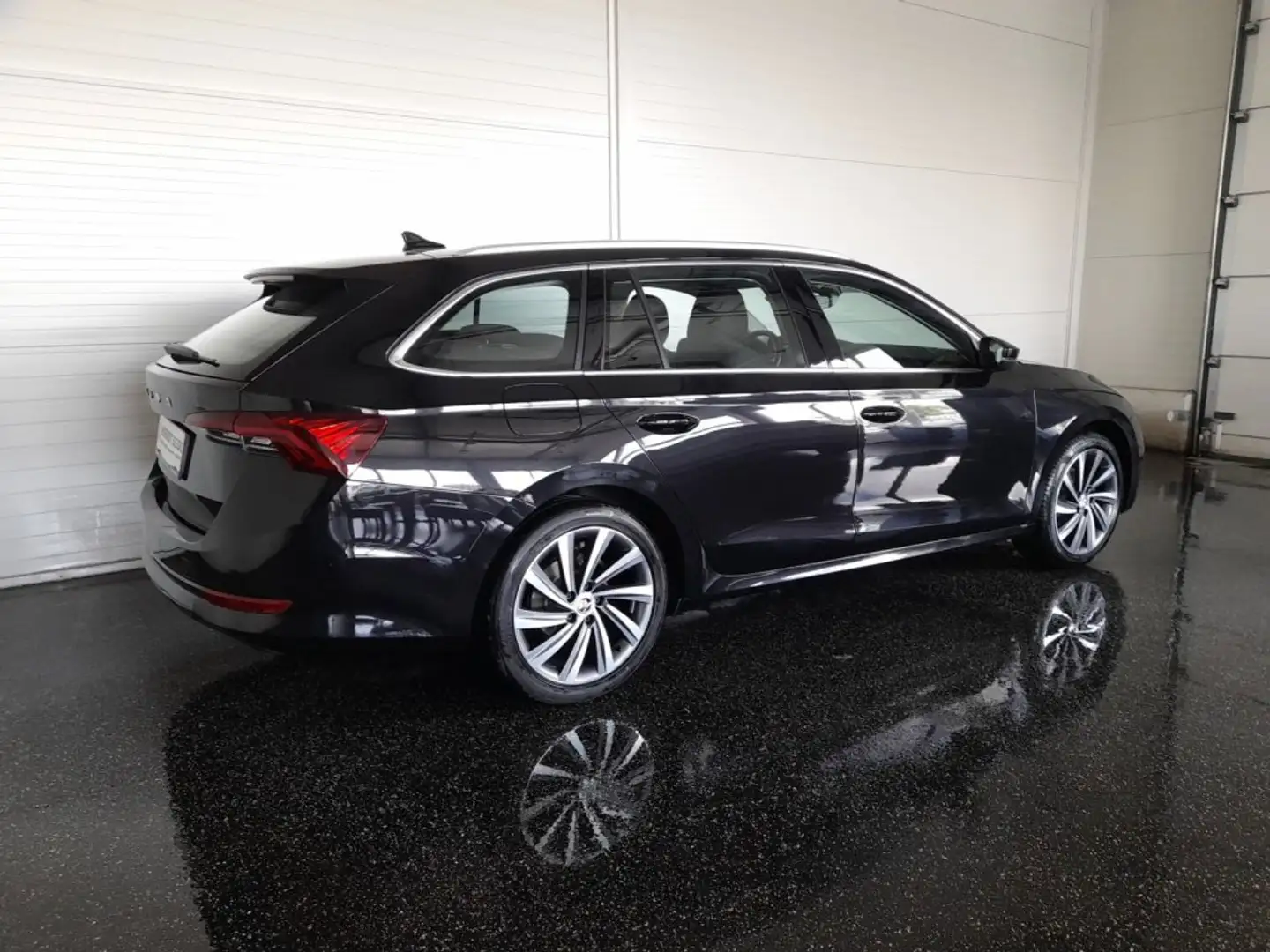 Skoda Octavia Combi FIRST ED 2,0 TDI DSG *STANDHZG / MATRIX-LED / 18 ZOLL / HEAD-UP / AHV / VIRTUELL / NAVI / MEMORY SPORTSITZE* Schwarz - 2