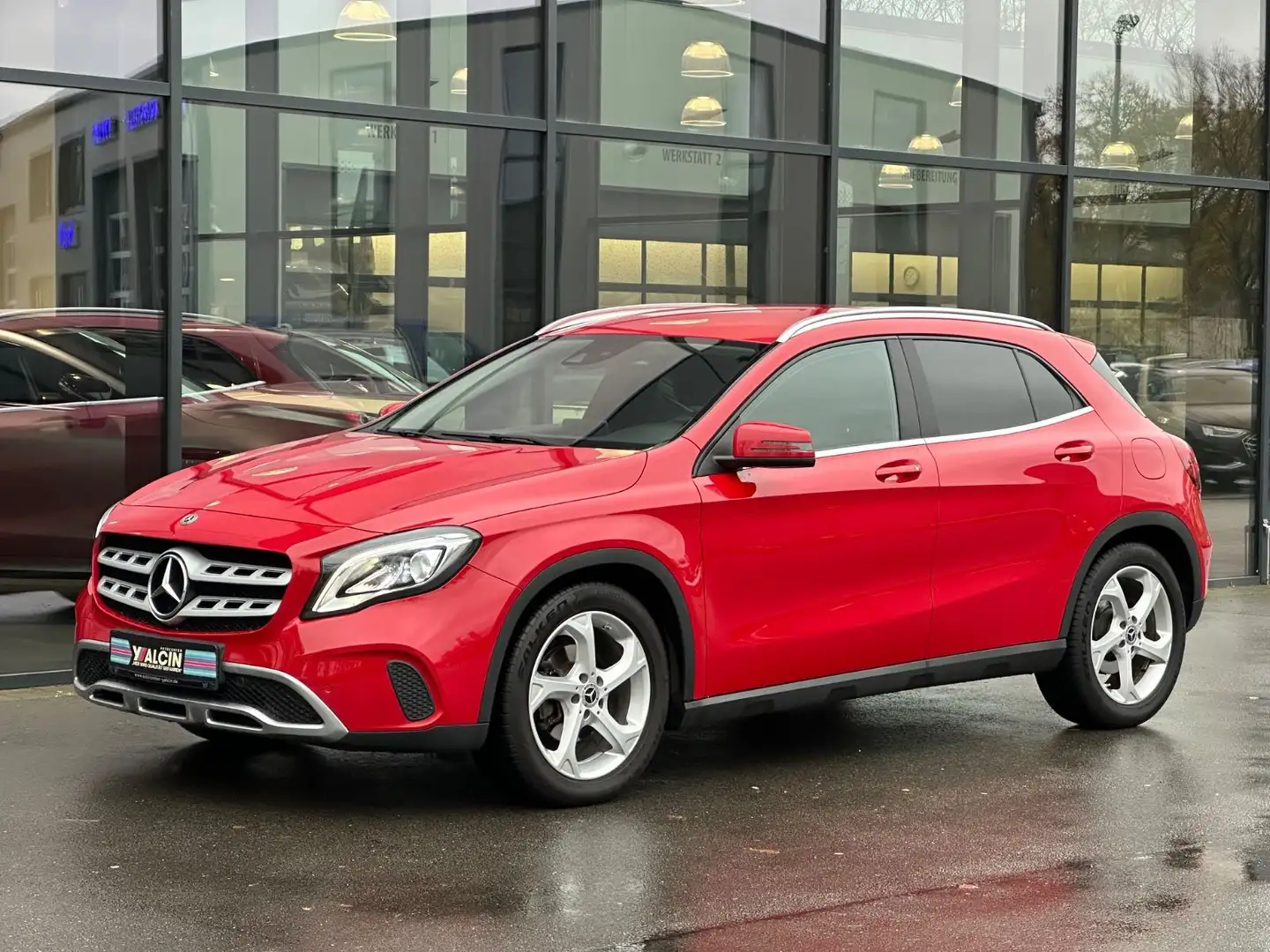 Mercedes-Benz GLA 180 Style Aut. S-HE/NAVI/LED/AHK/18LM/LEDER Rot - 2
