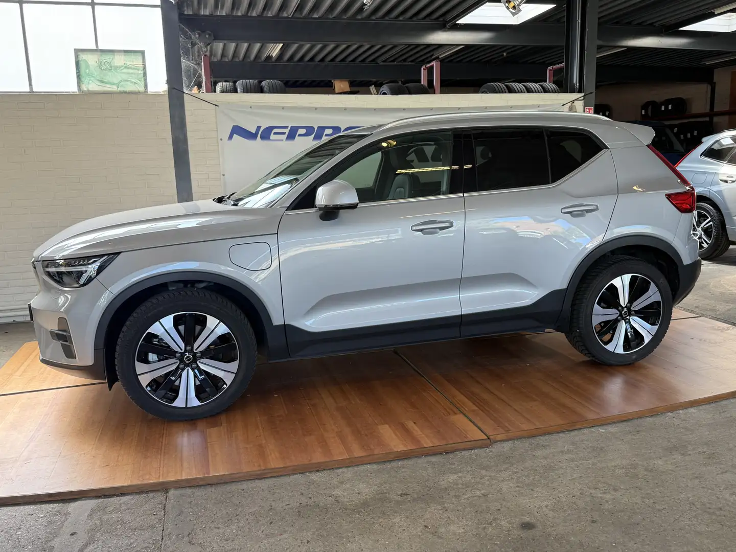 Volvo XC40 1.5 T5 Plug-in hybrid Ultimate Bright Nieuwe type Grijs - 2