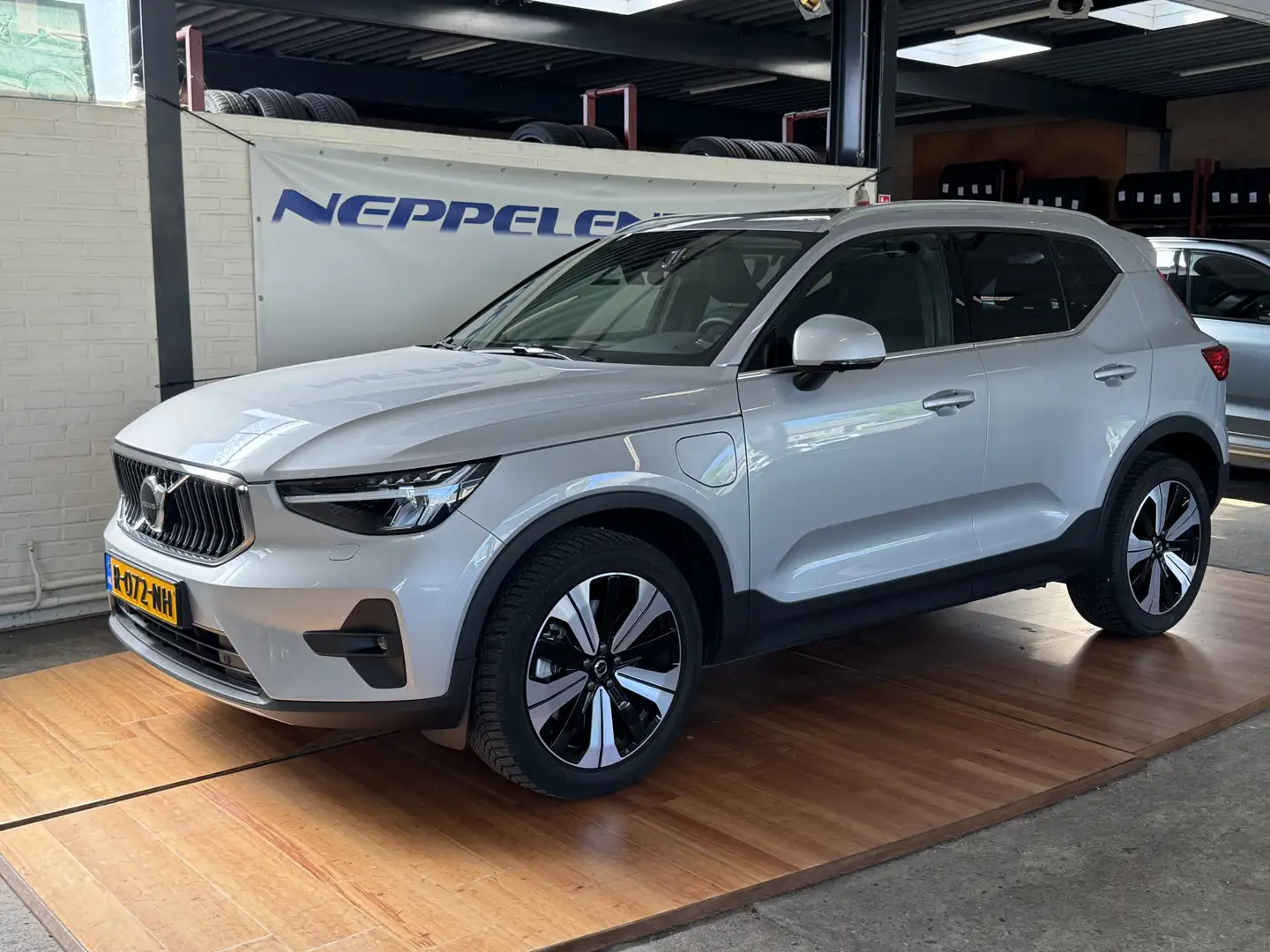 Volvo XC40 1.5 T5 Plug-in hybrid Ultimate Bright Nieuwe type Grijs - 1
