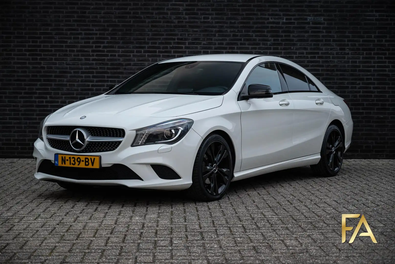 Mercedes-Benz CLA 180 Edition 1 18inch|Xenon|Volleer Bílá - 2