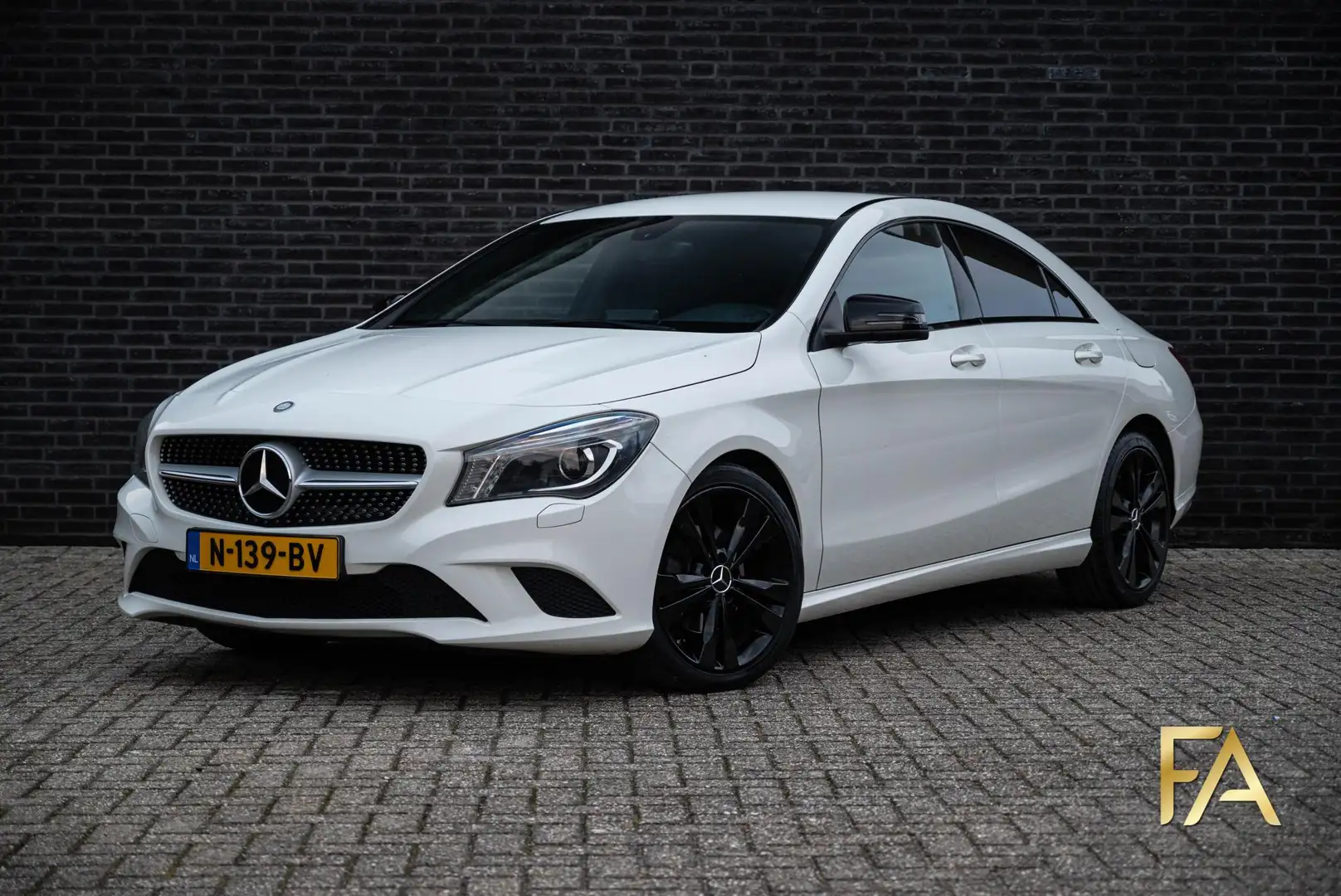 Mercedes-Benz CLA 180 Edition 1 18inch|Xenon|Volleer Wit - 1