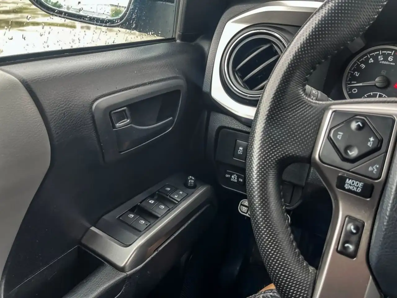 Toyota Tacoma снимка Toyota Tacoma