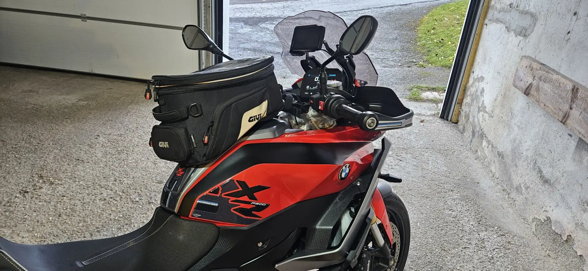 BMW F 900 XR Schwarz teilfoliert alle Koffer mit innentaschen Rot - 2
