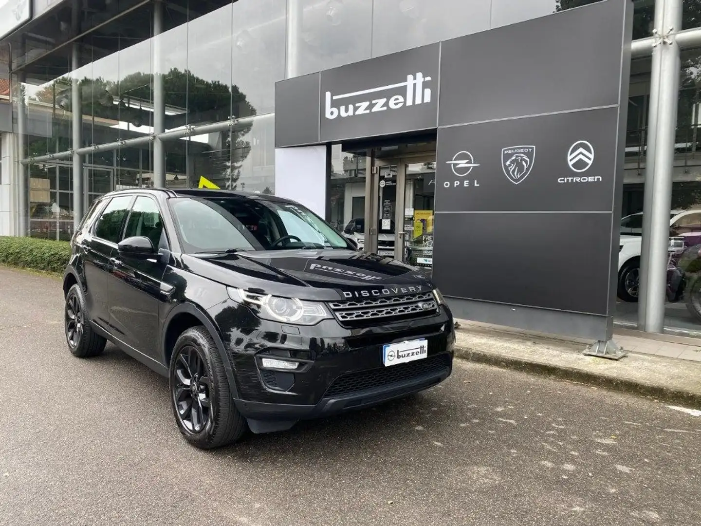 Land Rover Discovery Sport 2.0 TD4 150 CV Pure Zwart - 1